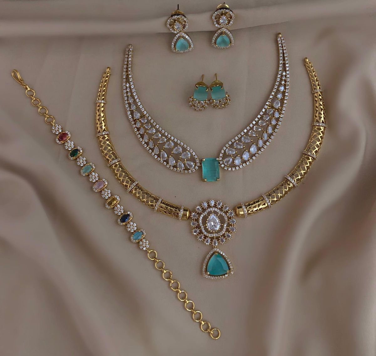 Hina and Glow Diamond Necklace Set