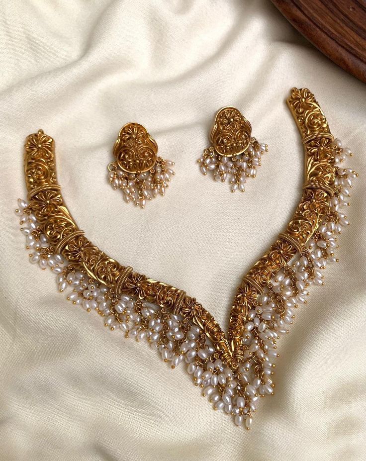 Pearl Cerved Necklace Set